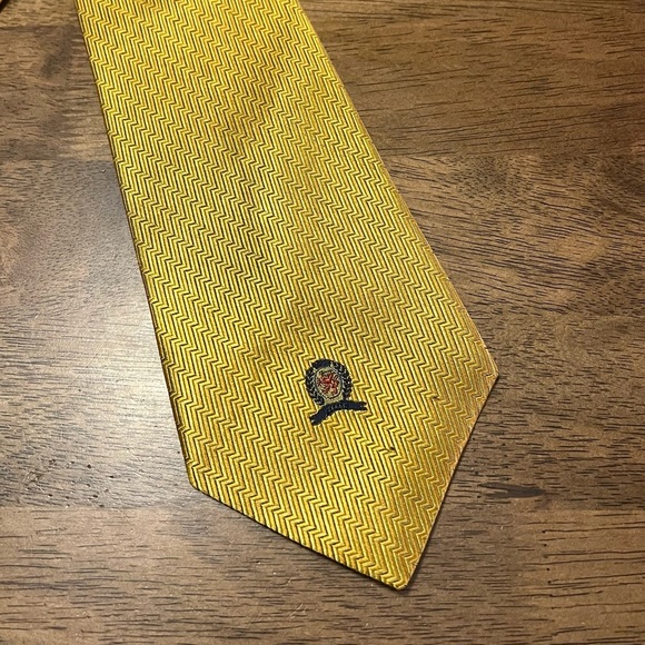 Tommy Hilfiger 100% Silk Gold Men’s Neck Tie Classic Made in USA - Picture 1 of 10